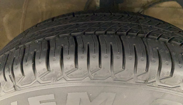 2021 Maruti Swift VXI, Petrol, Manual, 31,851 km, Right Front Tyre Tread