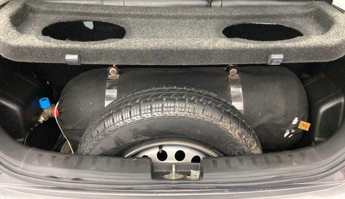 2017 Maruti Swift LXI (O), CNG, Manual, 60,553 km, Boot Inside