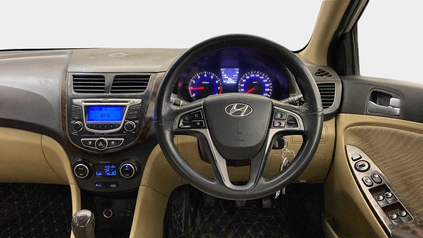 2015 Hyundai Verna FLUIDIC 4S 1.6 VTVT S, Petrol, Manual, 1,02,669 km, Steering Wheel Close Up