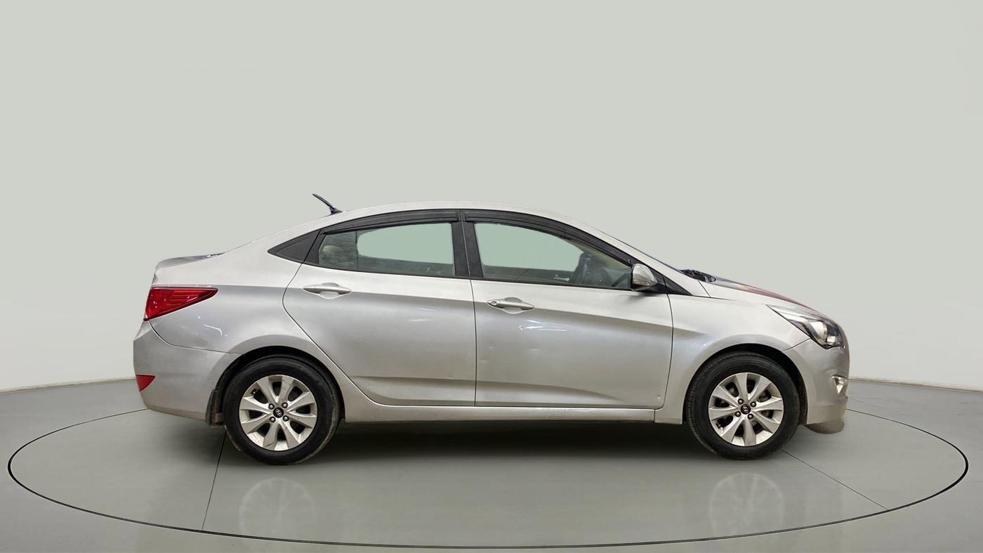 2015 Hyundai Verna FLUIDIC 4S 1.6 VTVT S, Petrol, Manual, 1,02,669 km, Right Side View