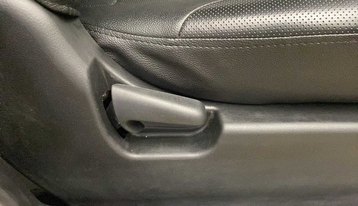 2018 Maruti Wagon R 1.0 LXI CNG, CNG, Manual, 87,192 km, Driver Side Adjustment Panel