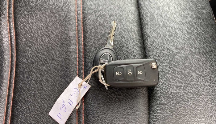 2017 Tata Tiago XZ PETROL, Petrol, Manual, 4,949 km, Key Close Up