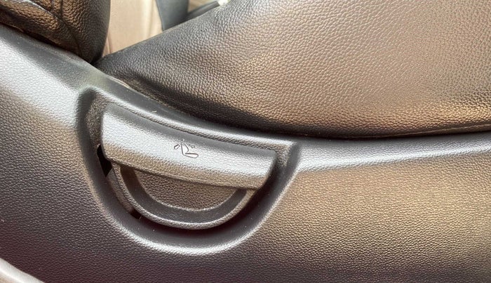 2018 Hyundai Grand i10 SPORTZ 1.2 KAPPA VTVT, Petrol, Manual, 37,109 km, Driver Side Adjustment Panel