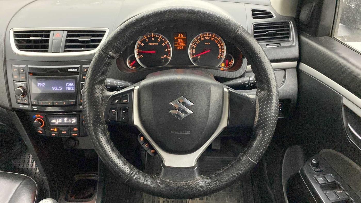 2016 Maruti Swift ZXI, Petrol, Manual, 77,053 km, Steering Wheel Close Up