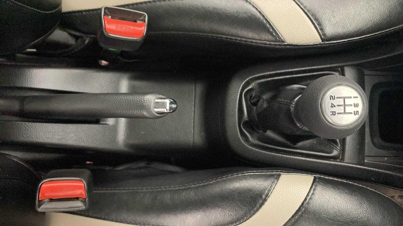 2016 Maruti Swift ZXI, Petrol, Manual, 77,053 km, Gear Lever
