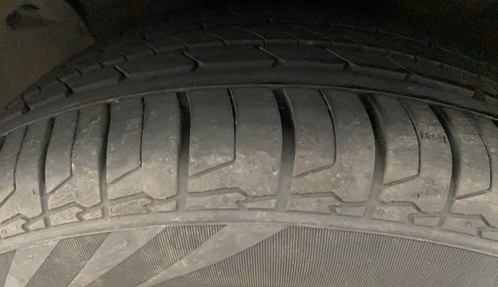 2017 Hyundai Creta SX PLUS AT 1.6 PETROL, Petrol, Automatic, 69,201 km, Left Front Tyre Tread