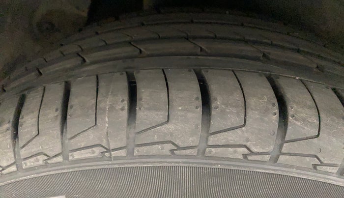 2017 Hyundai Creta SX PLUS AT 1.6 PETROL, Petrol, Automatic, 69,201 km, Right Rear Tyre Tread