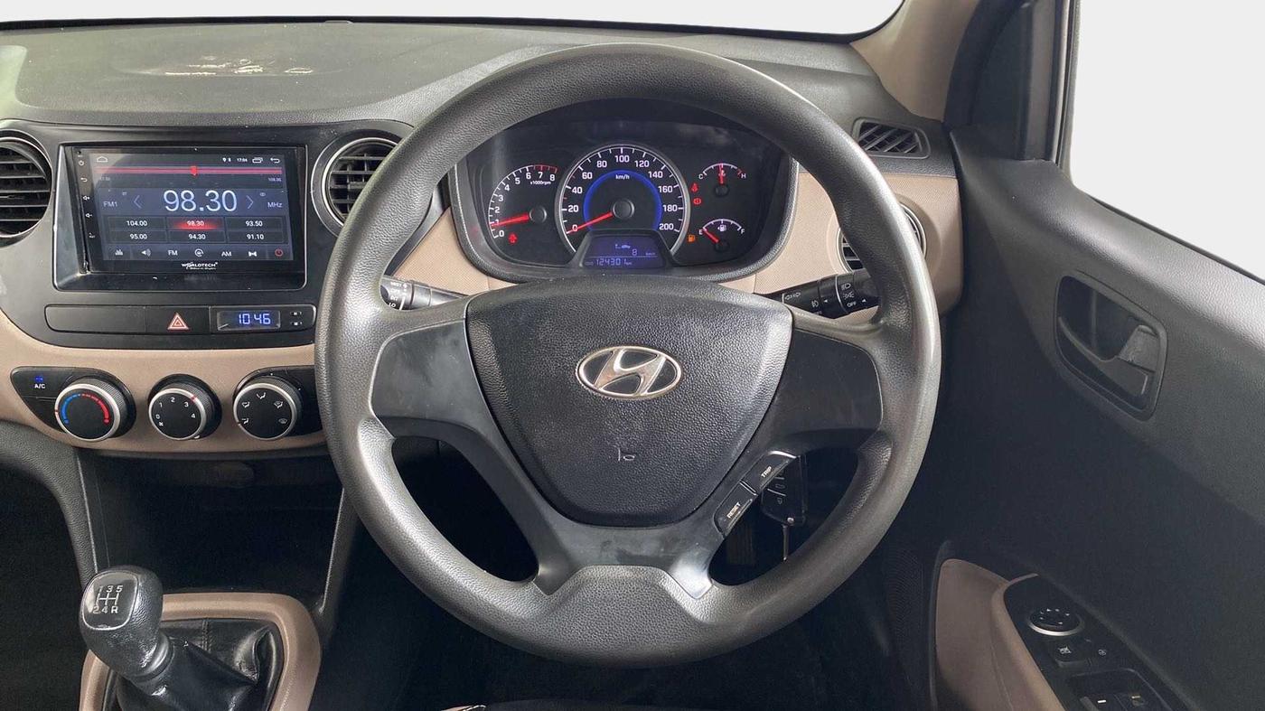 2015 Hyundai Grand i10 MAGNA 1.2 KAPPA VTVT, Petrol, Manual, 1,24,292 km, Steering Wheel Close Up