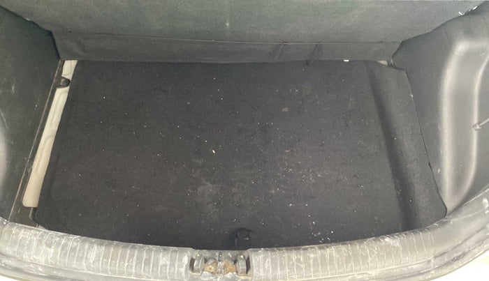 2015 Hyundai Grand i10 MAGNA 1.2 KAPPA VTVT, Petrol, Manual, 1,24,292 km, Boot Inside