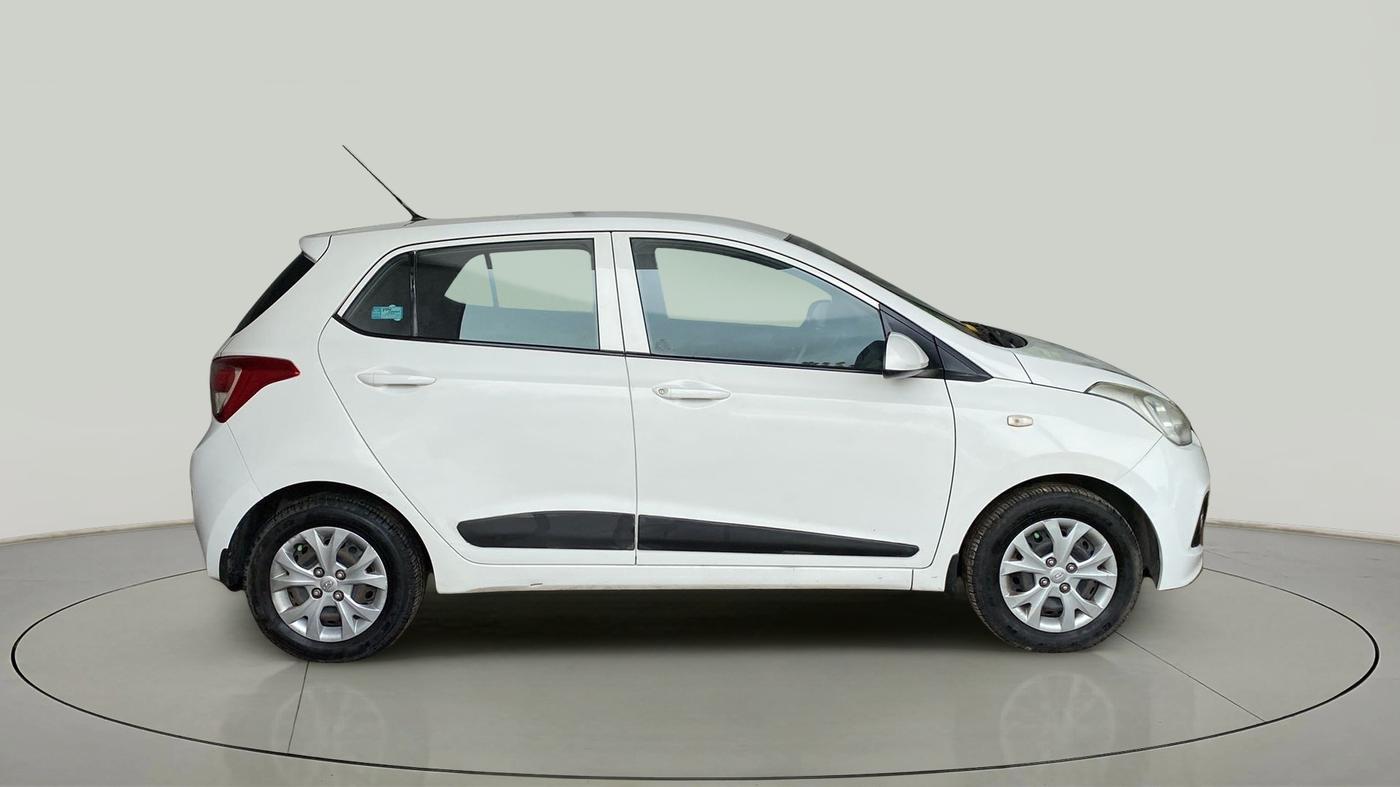 2015 Hyundai Grand i10 MAGNA 1.2 KAPPA VTVT, Petrol, Manual, 1,24,292 km, Right Side View