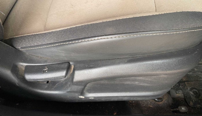 2015 Hyundai Elite i20 MAGNA 1.2, Petrol, Manual, 63,373 km, Driver Side Adjustment Panel