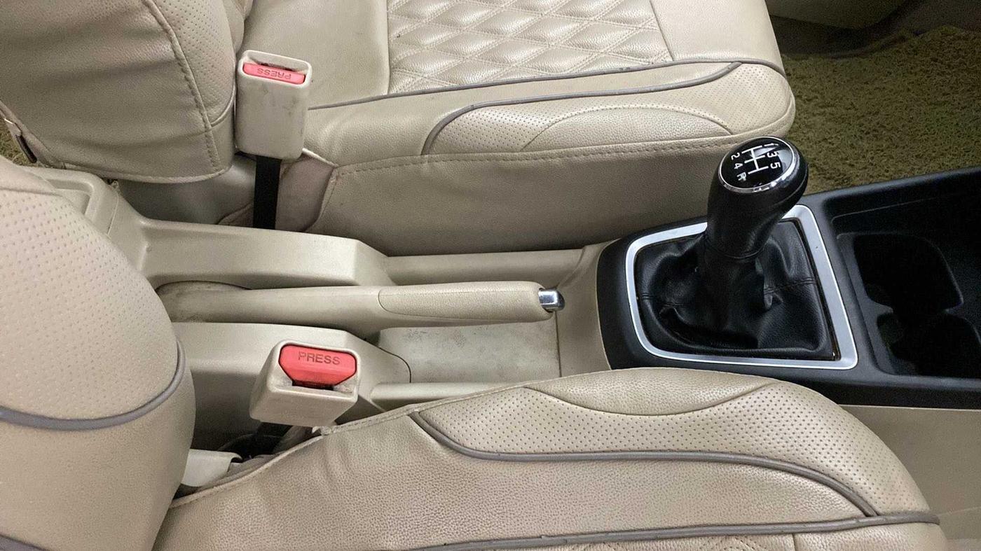 2018 Maruti Dzire VXI, Petrol, Manual, 67,120 km, Gear Lever