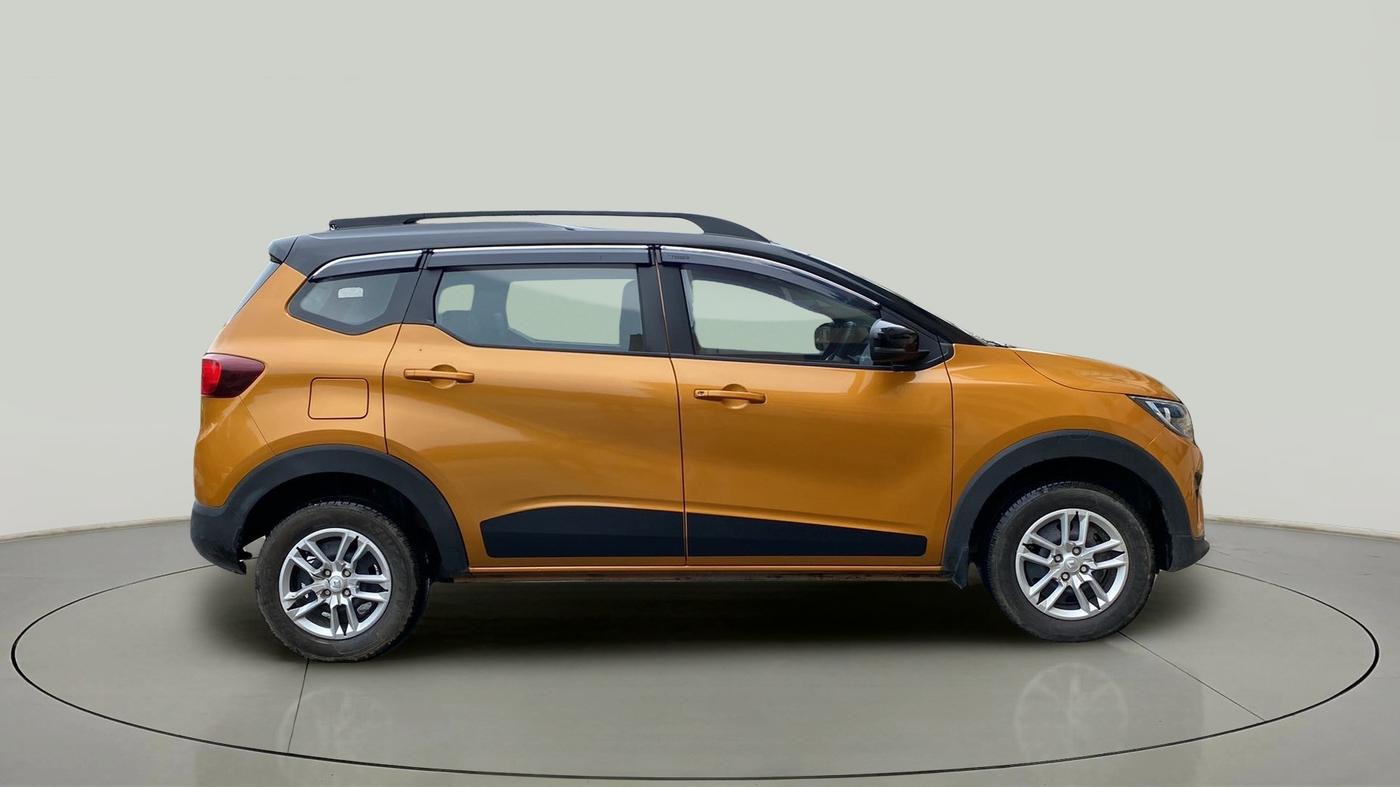 2022 Renault TRIBER RXT, Petrol, Manual, 5,750 km, Right Side View