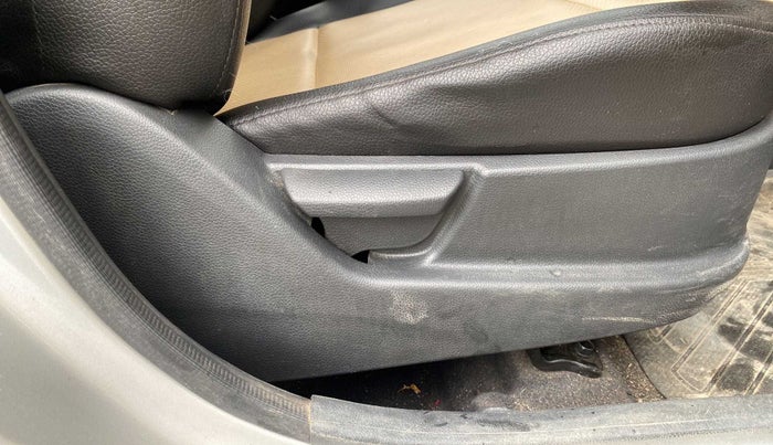 2017 Hyundai Eon D-LITE+, Petrol, Manual, 27,917 km, Driver Side Adjustment Panel