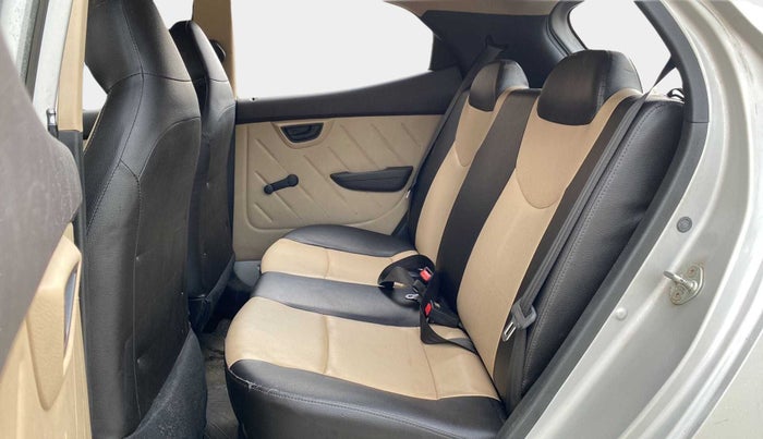 2017 Hyundai Eon D-LITE+, Petrol, Manual, 27,917 km, Right Side Rear Door Cabin