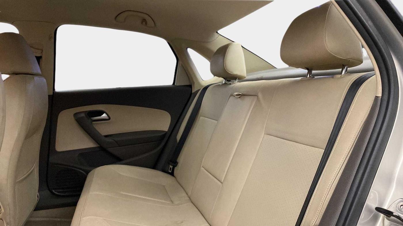 2012 Volkswagen Vento HIGHLINE 1.6 MPI, Petrol, Manual, 93,165 km, Right Side Rear Door Cabin