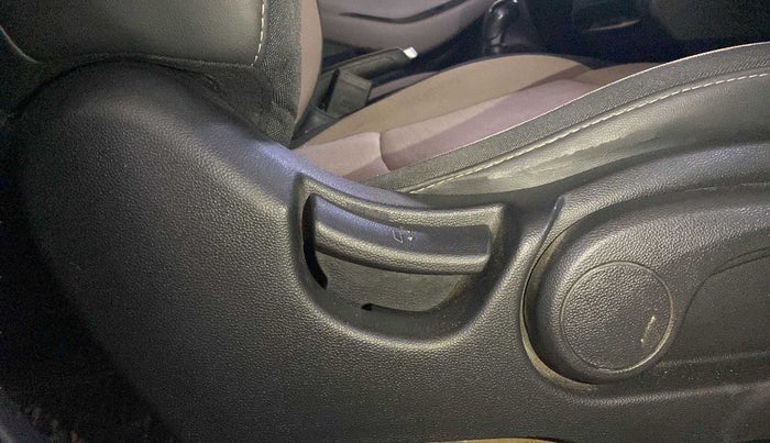 2015 Hyundai Elite i20 SPORTZ 1.2, Petrol, Manual, 75,841 km, Driver Side Adjustment Panel