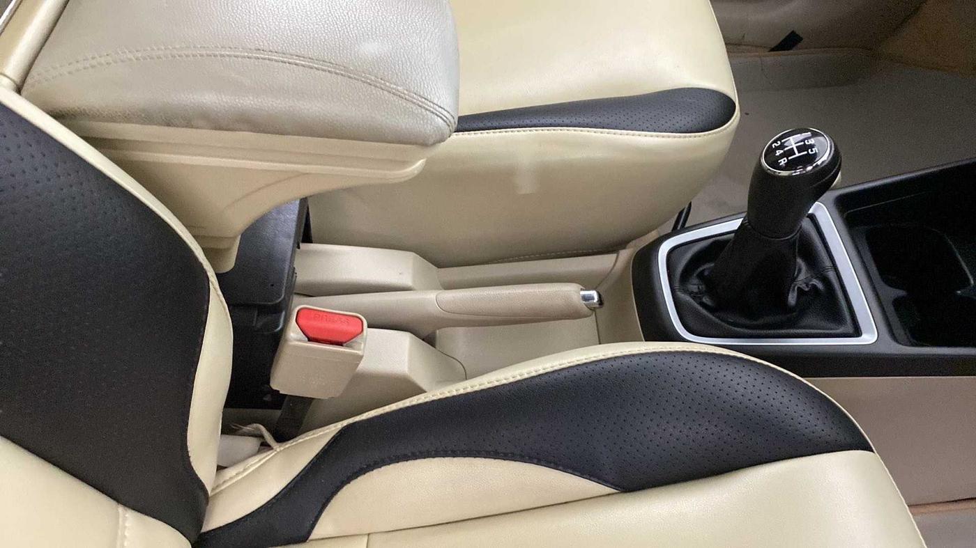 2020 Maruti Dzire VXI, CNG, Manual, 30,892 km, Gear Lever