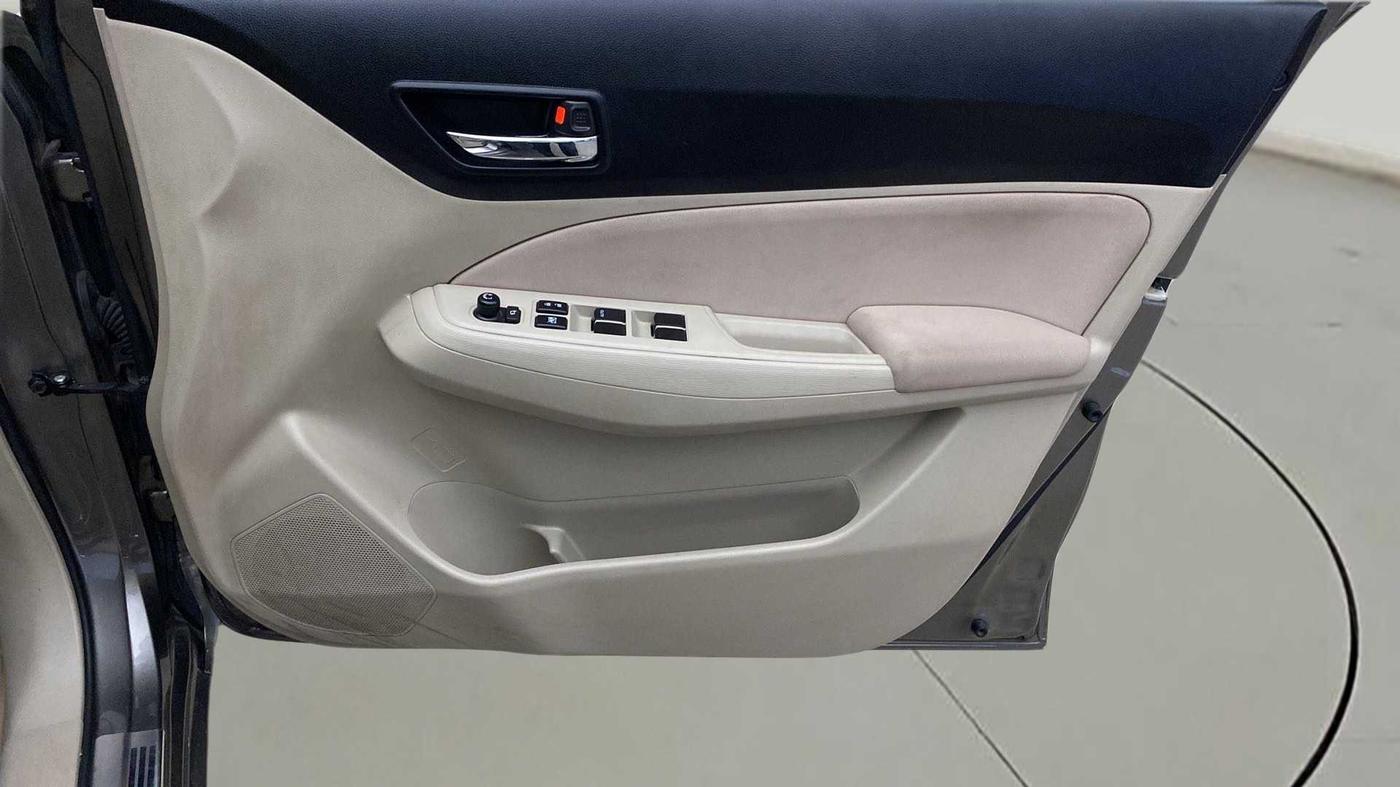 2020 Maruti Dzire VXI, CNG, Manual, 30,892 km, Driver Side Door Panels Control