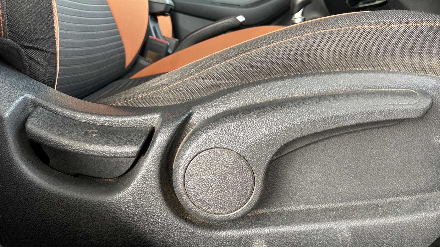 2016 Hyundai i20 Active 1.2 SX, Petrol, Manual, 68,396 km, Driver Side Adjustment Panel