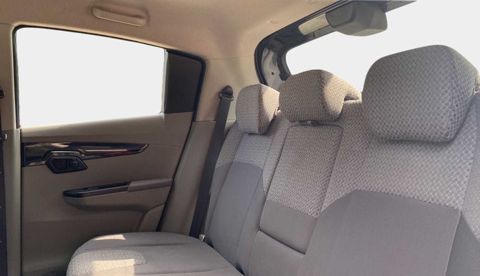 2017 Mahindra Kuv100 K8 6 STR, Petrol, Manual, 45,418 km, Right Side Rear Door Cabin