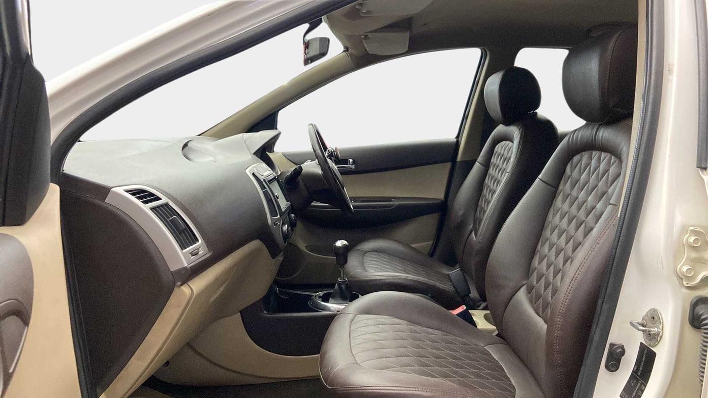 2011 Hyundai i20 SPORTZ 1.2, Petrol, Manual, 89,586 km, Right Side Front Door Cabin