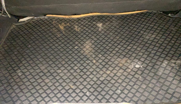 2014 Hyundai Eon D-LITE, Petrol, Manual, 59,177 km, Boot Inside