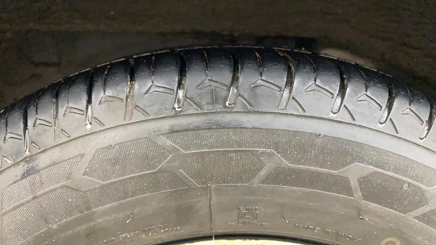 2014 Hyundai Eon D-LITE, Petrol, Manual, 59,177 km, Right Rear Tyre Tread
