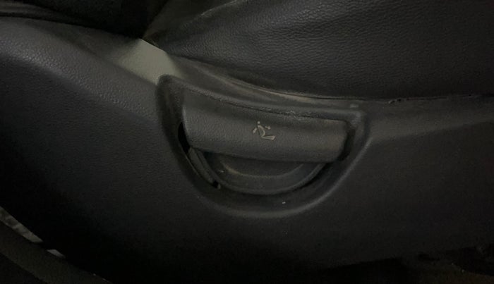 2016 Hyundai Grand i10 MAGNA 1.2 KAPPA VTVT, Petrol, Manual, 96,223 km, Driver Side Adjustment Panel