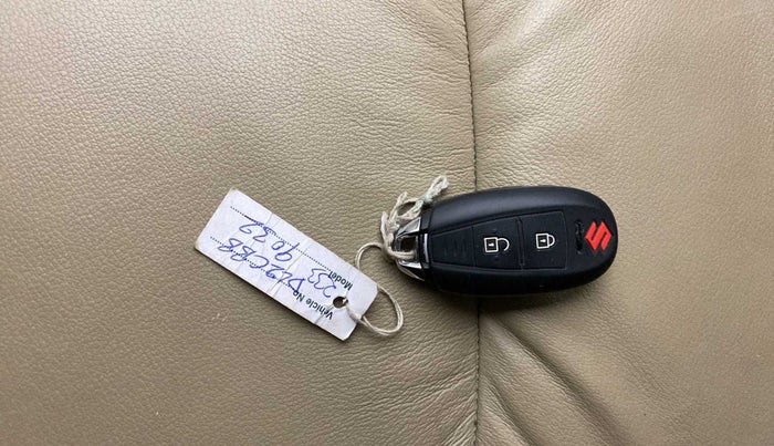 2020 Maruti Ciaz ALPHA 1.5 SHVS PETROL, Petrol, Manual, 26,202 km, Key Close Up
