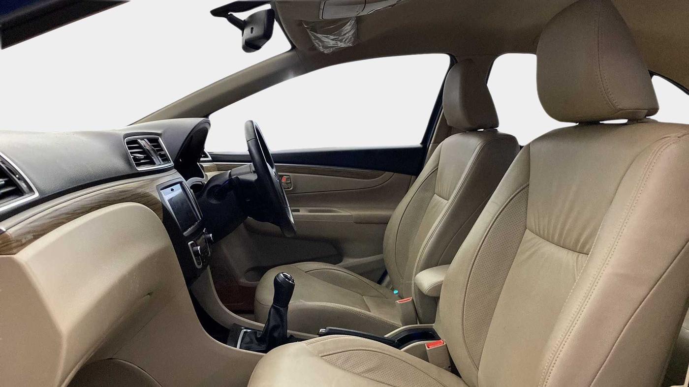 2020 Maruti Ciaz ALPHA 1.5 SHVS PETROL, Petrol, Manual, 26,202 km, Right Side Front Door Cabin