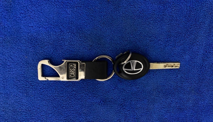 2021 Tata Tiago XE PETROL, Petrol, Manual, 43,193 km, Key Close Up