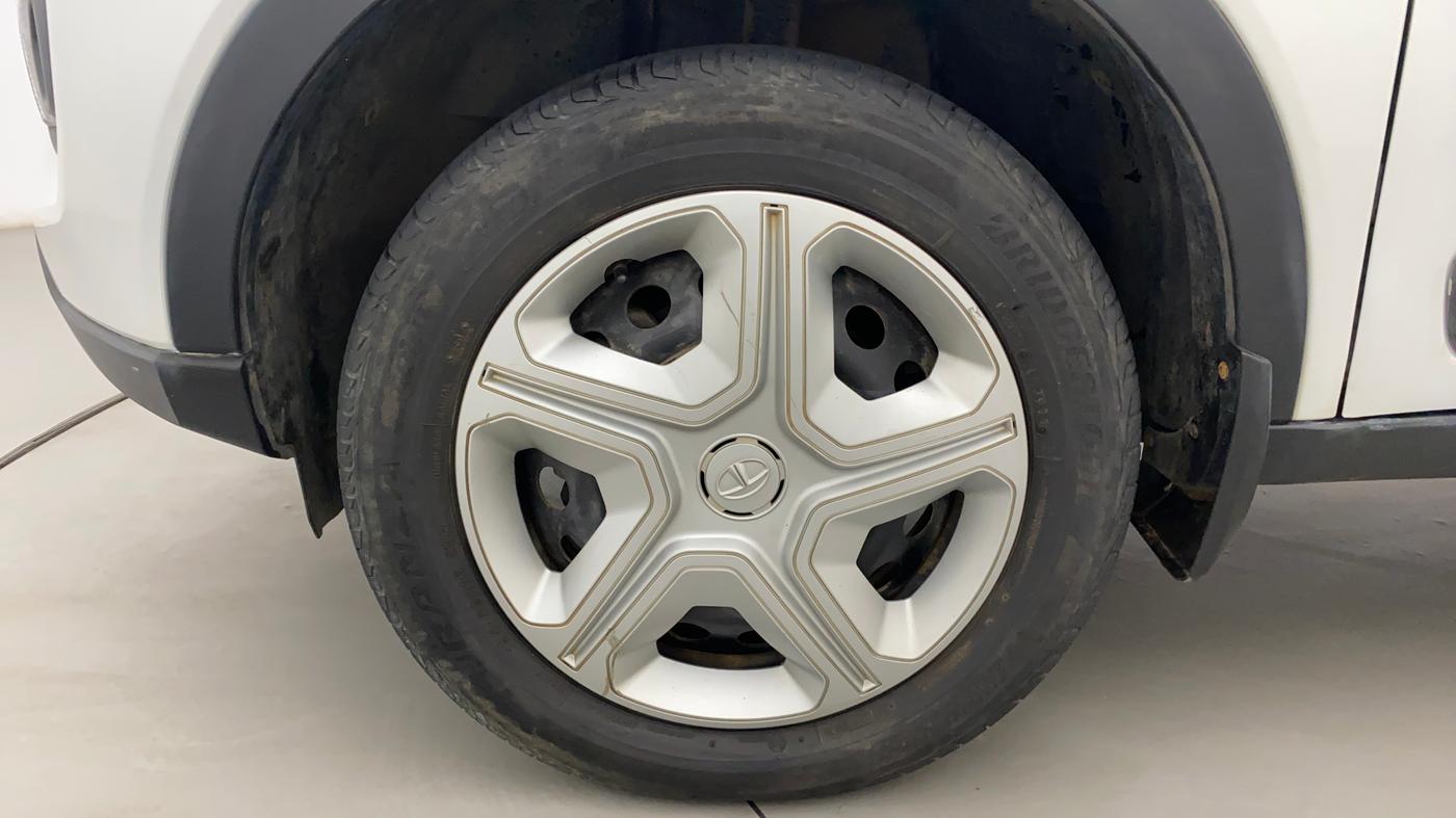 2022 Tata NEXON XM DIESEL, Diesel, Manual, 17,148 km, Left Front Wheel