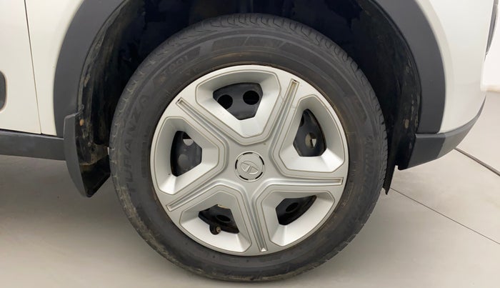 2022 Tata NEXON XM DIESEL, Diesel, Manual, 17,148 km, Right Front Wheel