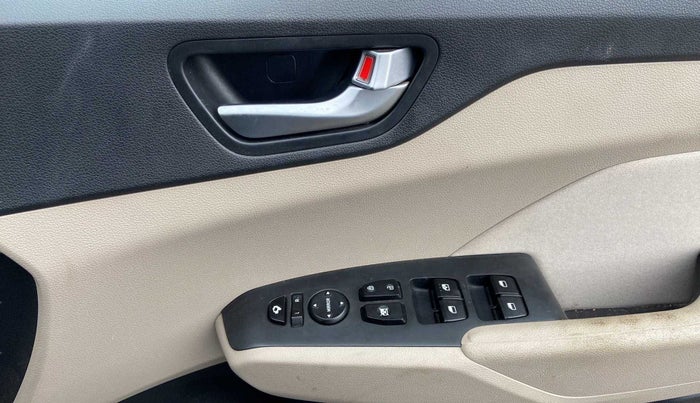 2018 Hyundai Verna 1.6 VTVT SX, Petrol, Manual, 37,823 km, Driver Side Door Panels Control