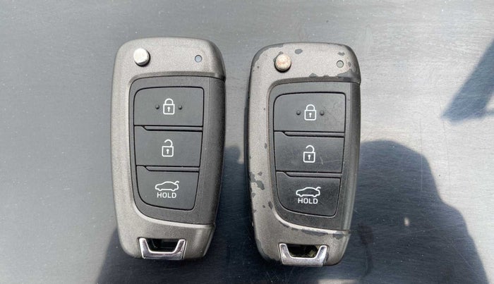 2018 Hyundai Verna 1.6 VTVT SX, Petrol, Manual, 37,823 km, Key Close Up