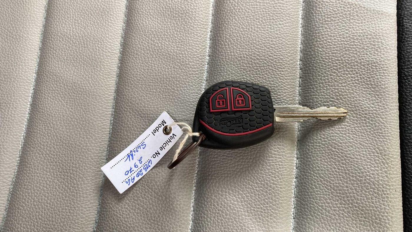 2014 Maruti Swift VXI, Petrol, Manual, 66,226 km, Key Close Up
