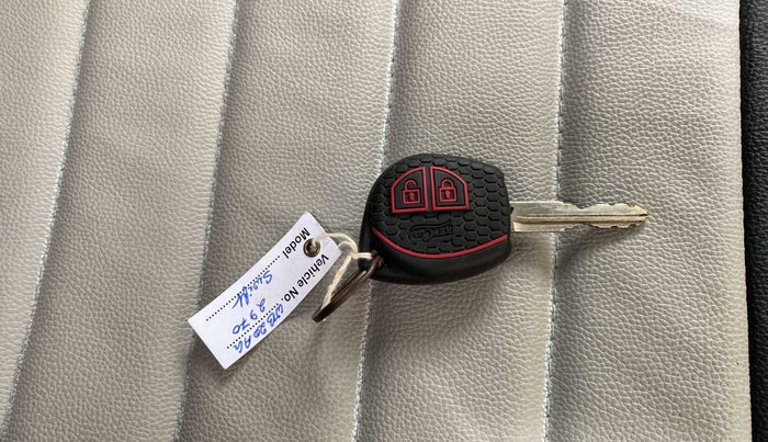 2014 Maruti Swift VXI, Petrol, Manual, 66,226 km, Key Close Up
