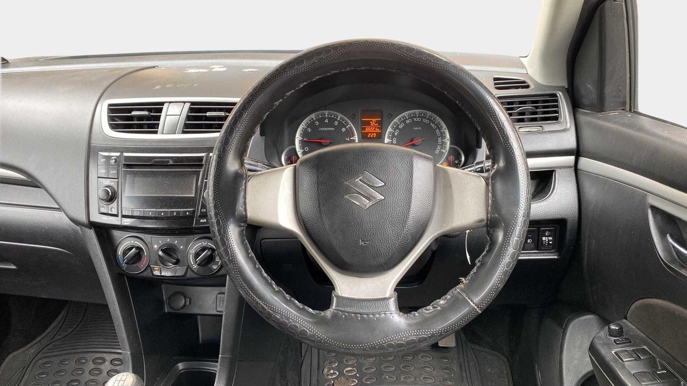 2014 Maruti Swift VXI, Petrol, Manual, 66,226 km, Steering Wheel Close Up