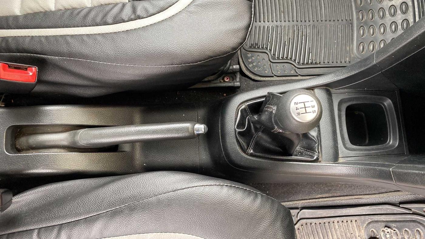 2014 Maruti Swift VXI, Petrol, Manual, 66,226 km, Gear Lever