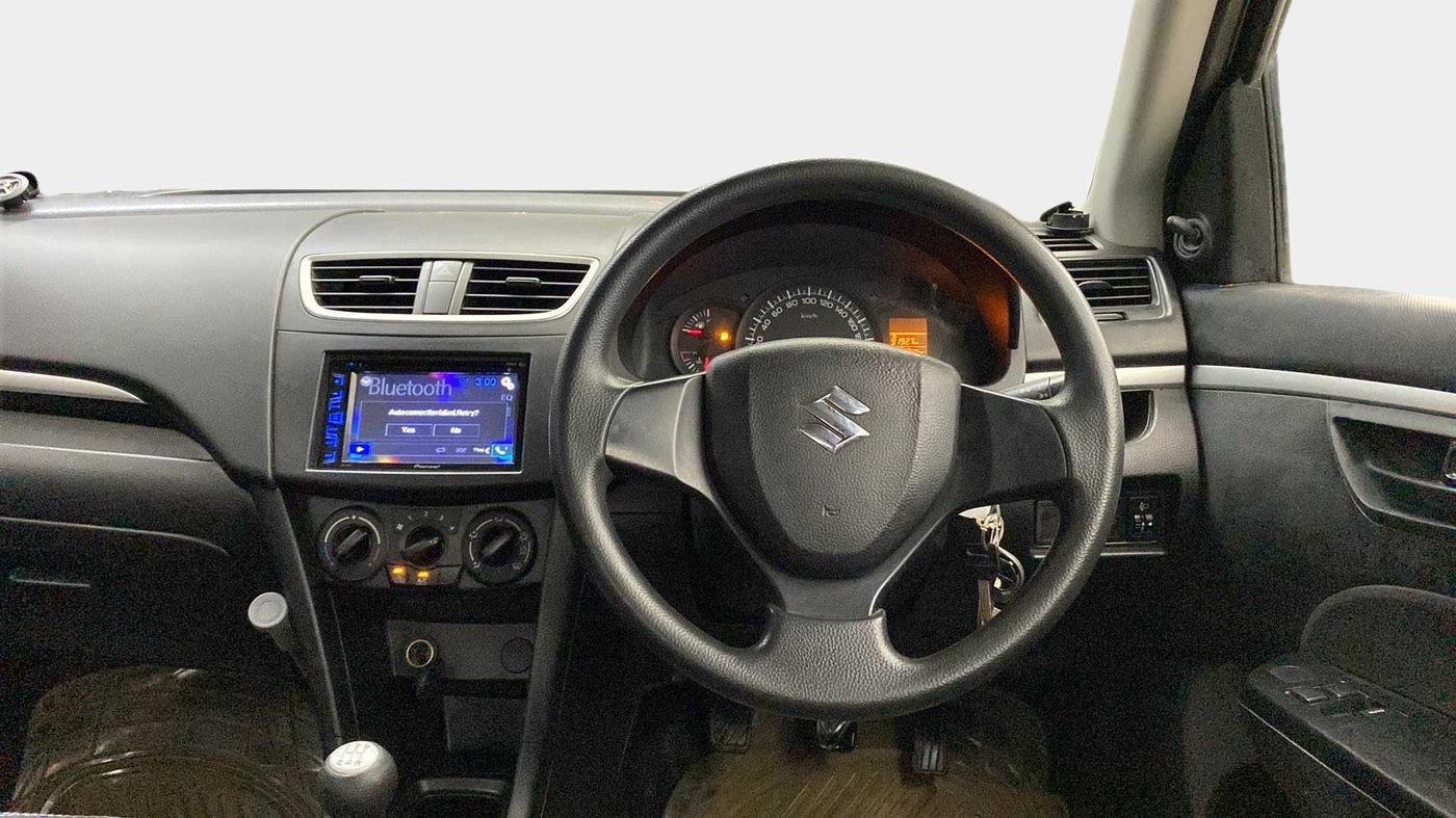 2016 Maruti Swift LXI (O), Petrol, Manual, 69,235 km, Steering Wheel Close Up