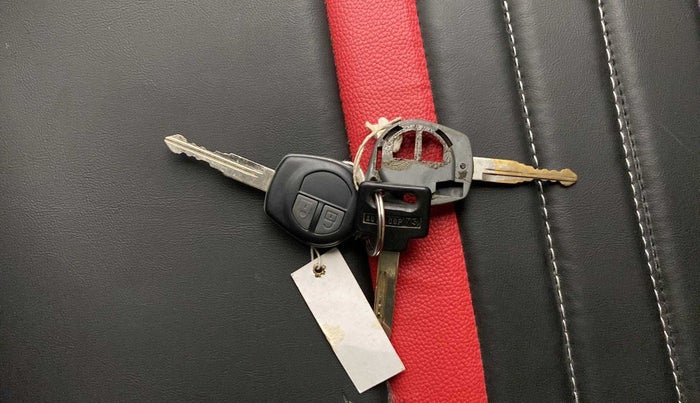 2016 Maruti Swift LXI (O), Petrol, Manual, 69,235 km, Key Close Up
