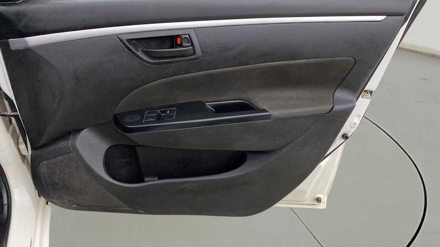 2016 Maruti Swift LXI (O), Petrol, Manual, 69,235 km, Driver Side Door Panels Control