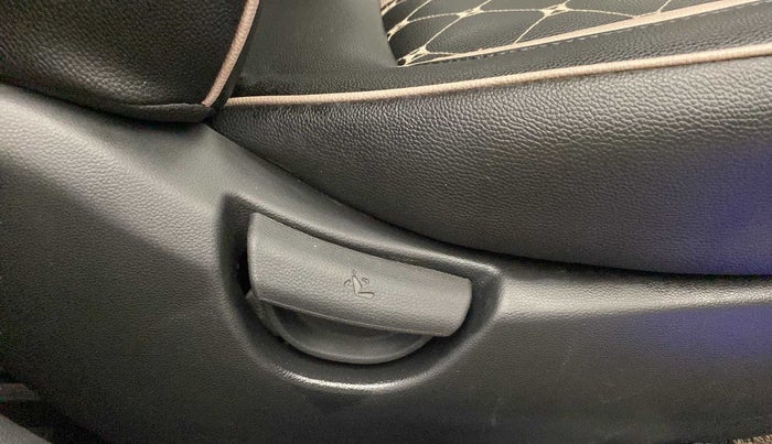 2018 Hyundai Grand i10 MAGNA AT 1.2 KAPPA VTVT, Petrol, Automatic, 28,911 km, Driver Side Adjustment Panel
