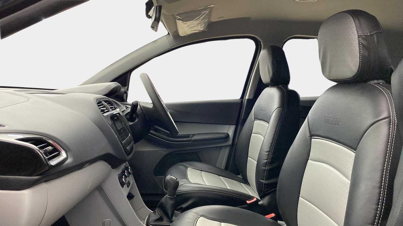 2022 Tata Tiago XT CNG, CNG, Manual, 14,180 km, Right Side Front Door Cabin