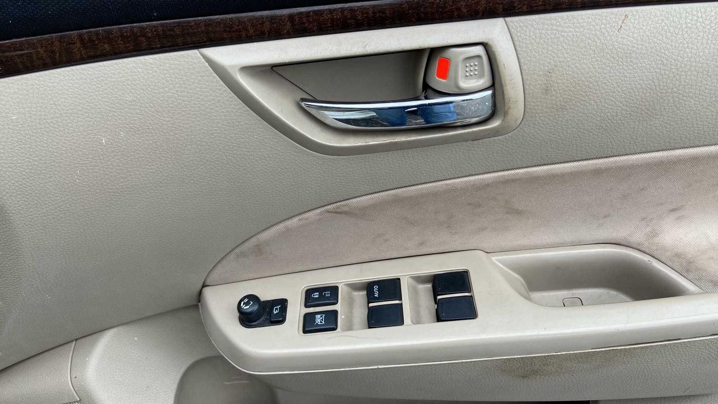 2015 Maruti Swift Dzire VXI, Petrol, Manual, 28,996 km, Driver Side Door Panels Control