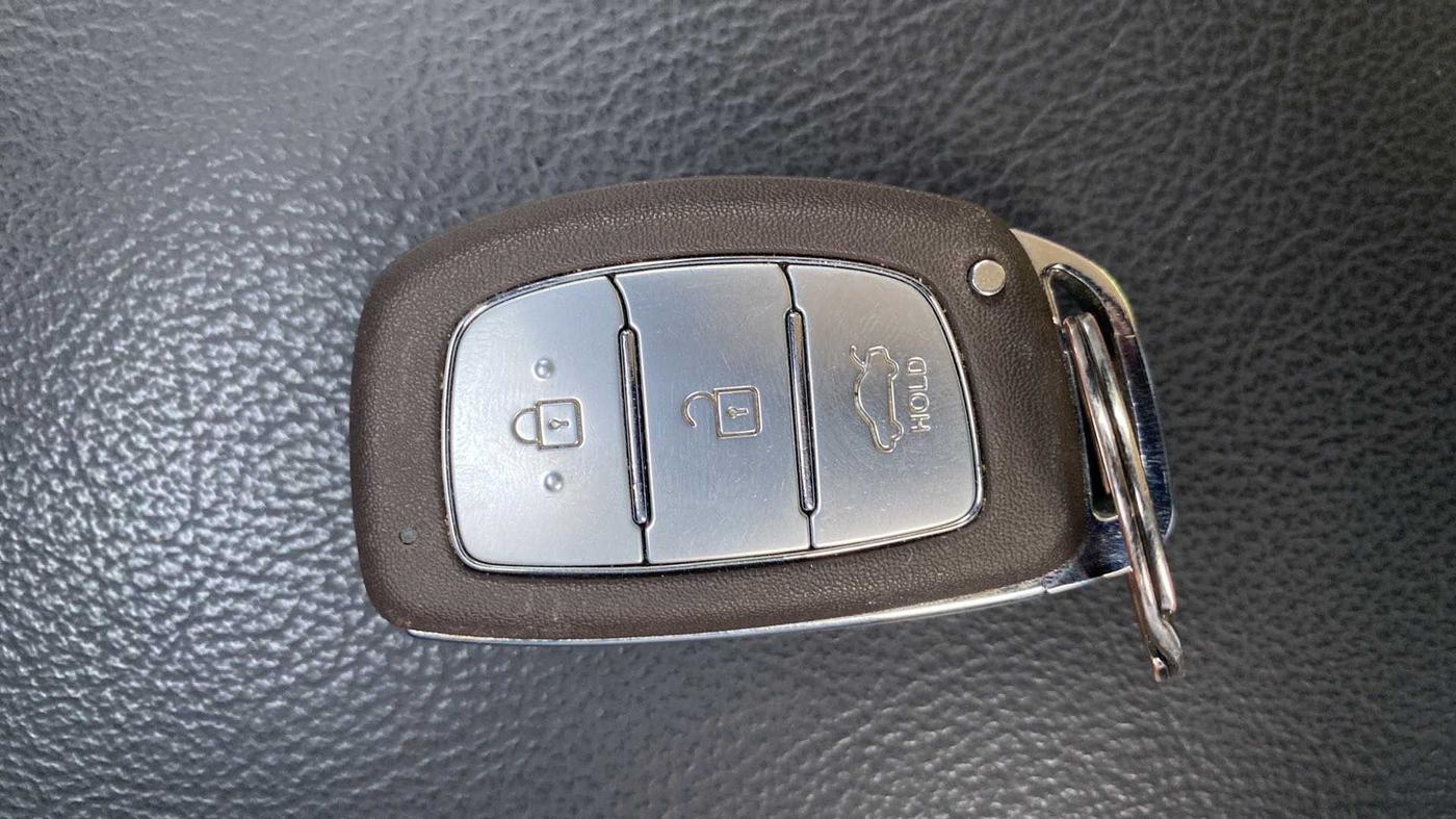 2020 Hyundai AURA SX 1.2, Petrol, Manual, 41,862 km, Key Close Up