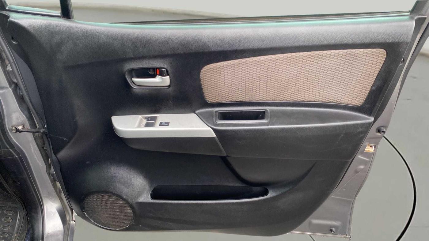 2014 Maruti Wagon R 1.0 LXI, Petrol, Manual, 87,485 km, Driver Side Door Panels Control