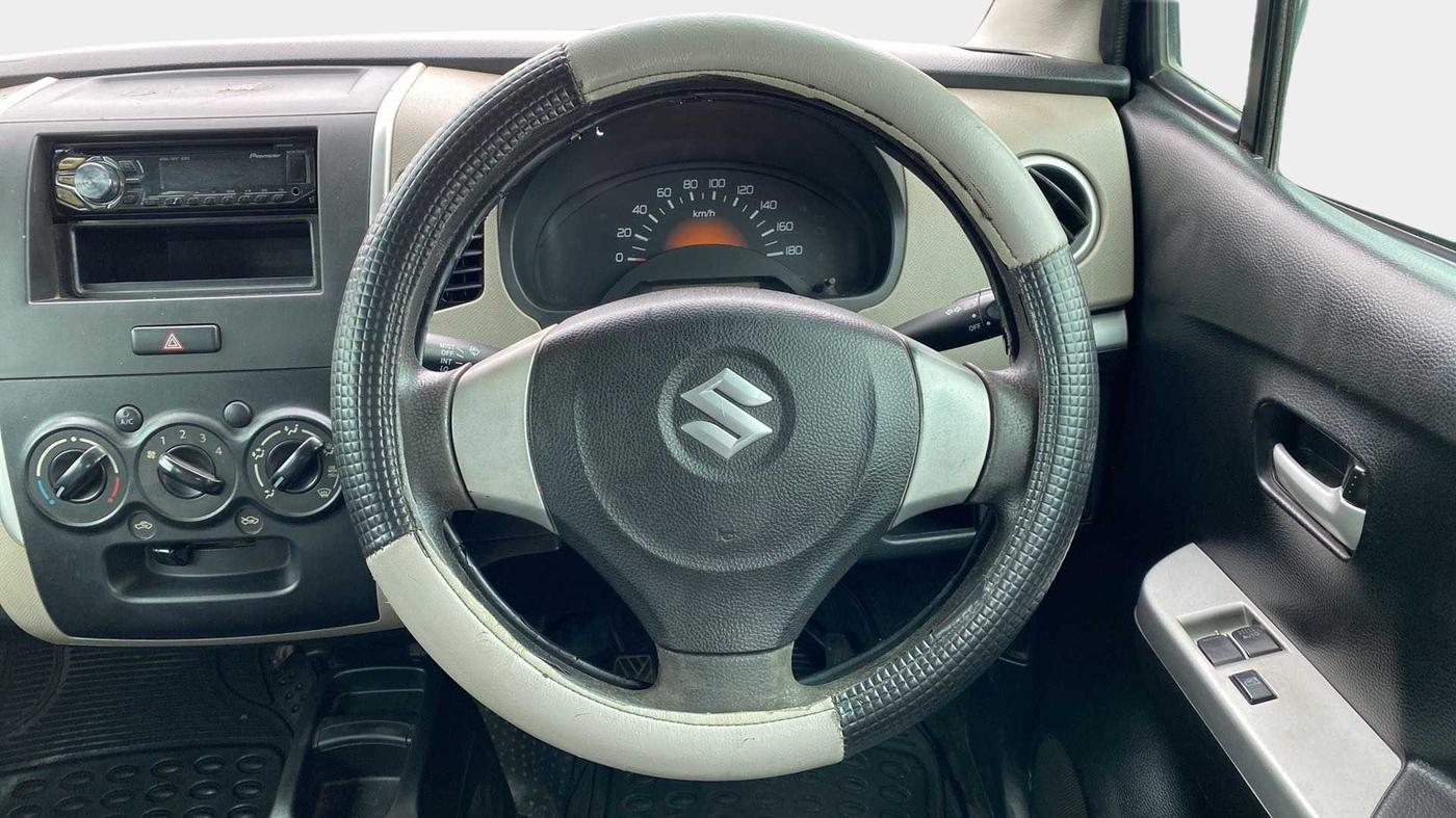 2014 Maruti Wagon R 1.0 LXI, Petrol, Manual, 87,485 km, Steering Wheel Close Up