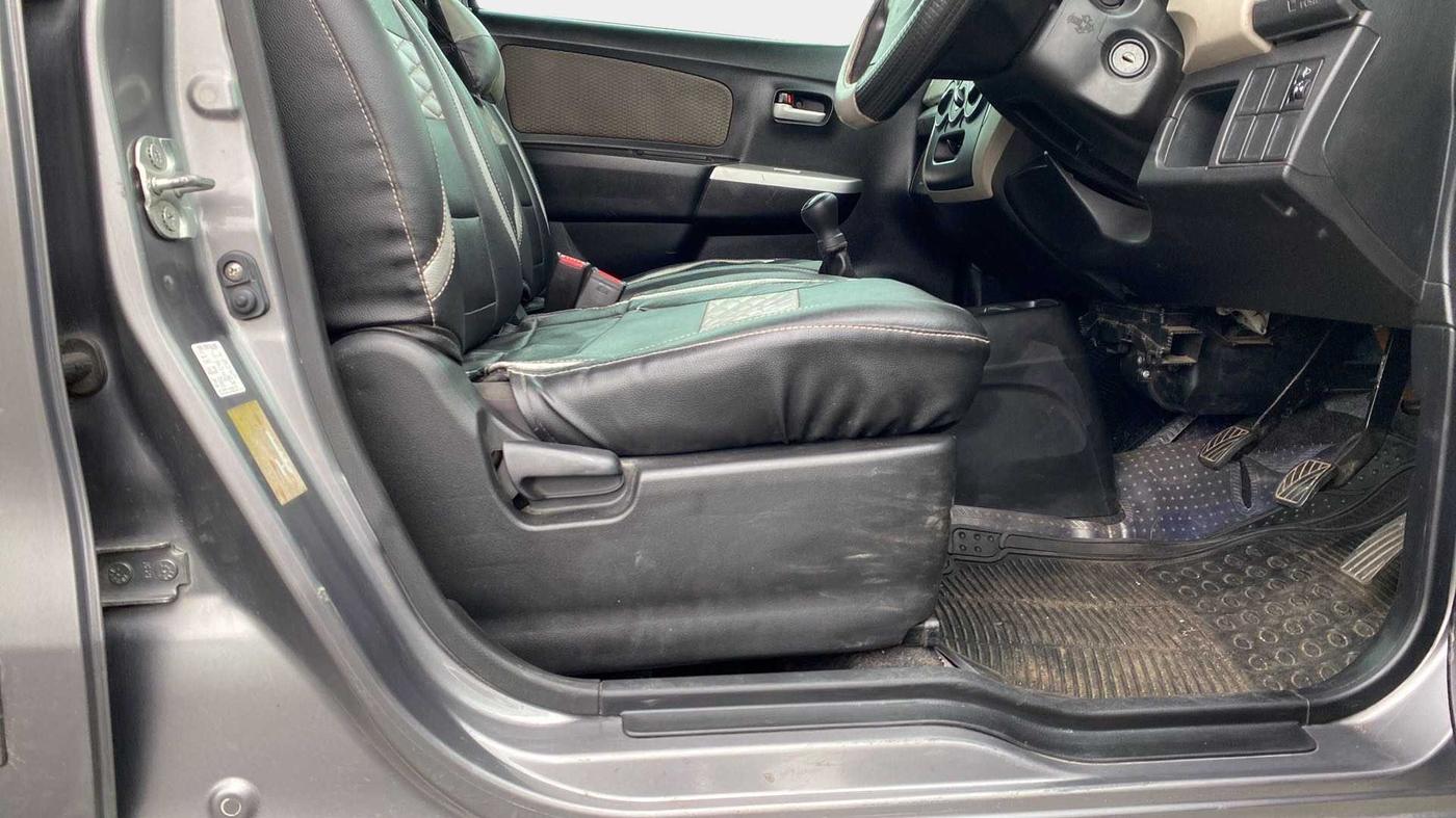 2014 Maruti Wagon R 1.0 LXI, Petrol, Manual, 87,485 km, Driver Side Adjustment Panel
